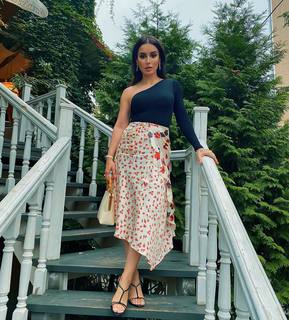 Tina Kandelaki feet photo thumbnail