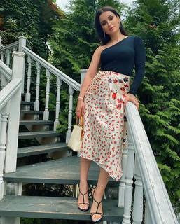 Tina Kandelaki feet photo thumbnail