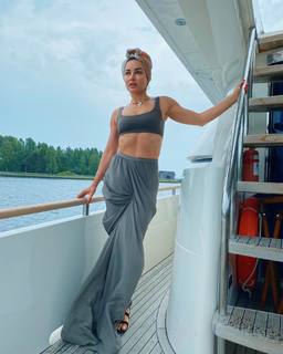 Tina Kandelaki feet photo thumbnail