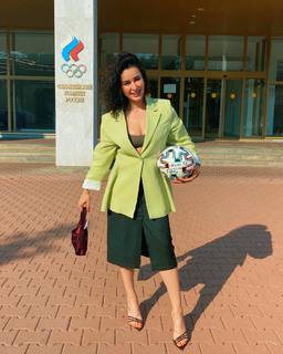 Tina Kandelaki feet photo thumbnail