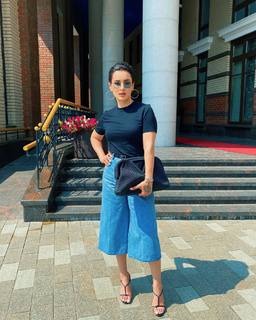 Tina Kandelaki feet photo thumbnail