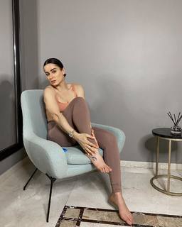 Tina Kandelaki feet photo thumbnail