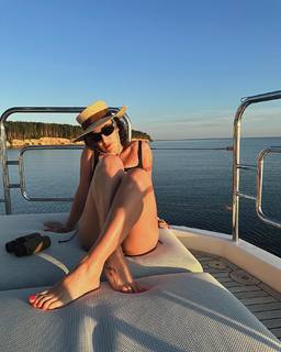 Tina Kandelaki feet photo thumbnail