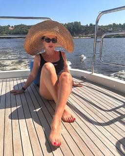 Tina Kandelaki feet photo thumbnail