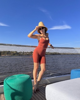Tina Kandelaki feet photo thumbnail