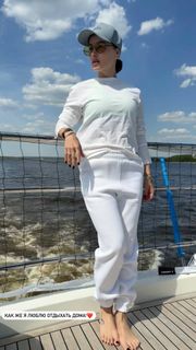 Tina Kandelaki feet photo thumbnail