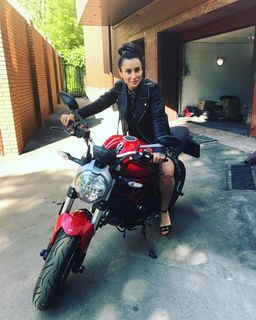 Tina Kandelaki feet photo thumbnail