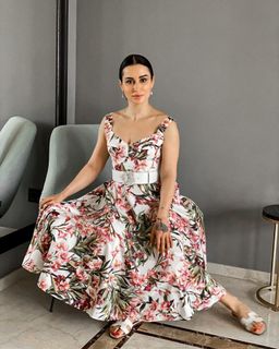 Tina Kandelaki feet photo thumbnail