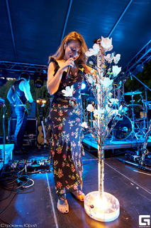 Tina Karol feet photo thumbnail