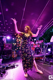 Tina Karol feet photo thumbnail