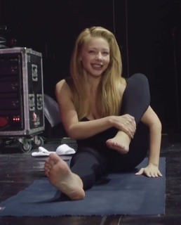 Tina Karol feet photo thumbnail