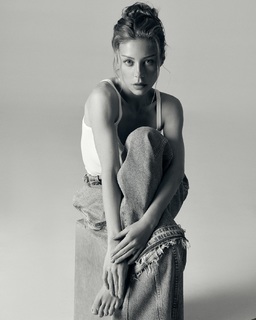 Tina Karol feet photo thumbnail