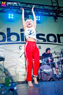 Tina Karol feet photo thumbnail