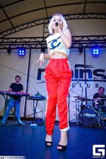 Tina Karol feet photo thumbnail