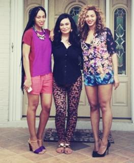 Tina Knowles feet photo 18