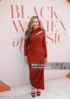 Tina Knowles feet photo 4