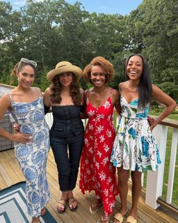 Tina Knowles feet photo 1