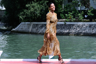 Tina Kunakey feet photo 6