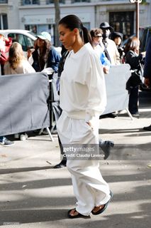 Tina Kunakey feet photo 1