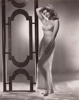 Tina Louise feet photo thumbnail