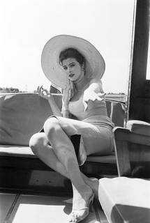 Tina Louise feet photo thumbnail