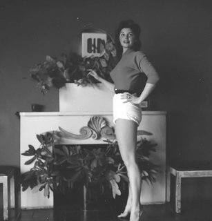 Tina Louise feet photo thumbnail