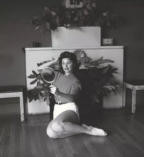 Tina Louise feet photo thumbnail