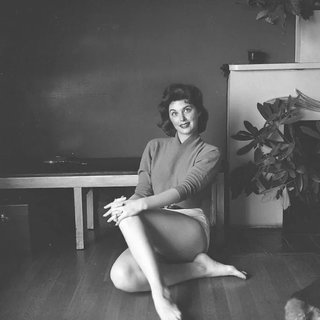 Tina Louise feet photo thumbnail