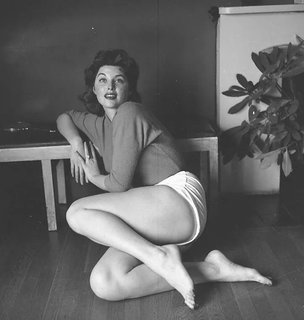 Tina Louise feet photo thumbnail
