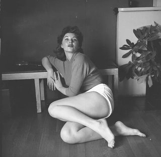 Tina Louise feet photo thumbnail