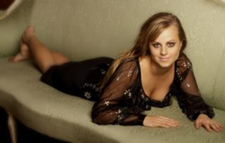 Tina O'Brien feet photo thumbnail