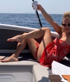 Tina O'Brien feet photo thumbnail