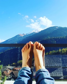 Tina Ruland feet photo thumbnail