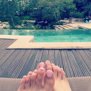 Tina Tamashiro feet photo 14