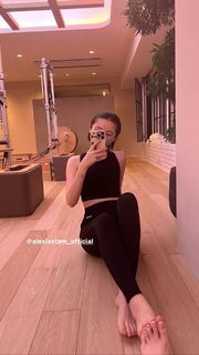 Tina Tamashiro feet photo 16