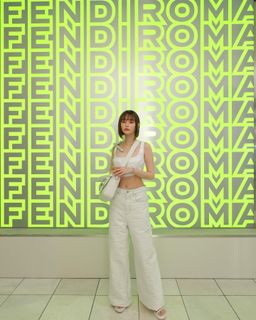 Tina Tamashiro feet photo 14
