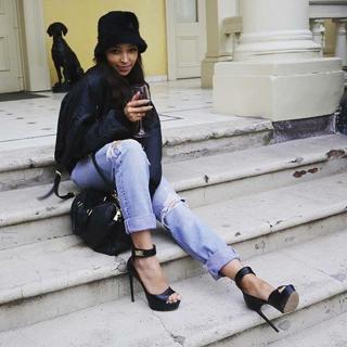Tinashe feet photo thumbnail