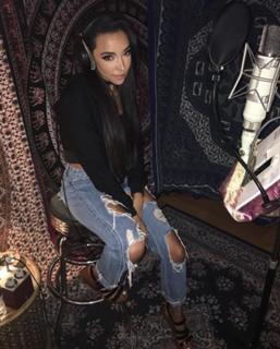 Tinashe feet photo thumbnail