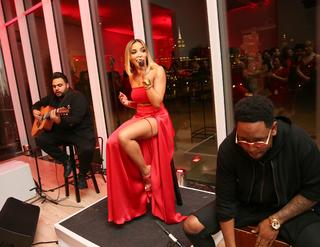 Tinashe feet photo thumbnail