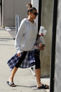 Tinashe feet photo thumbnail