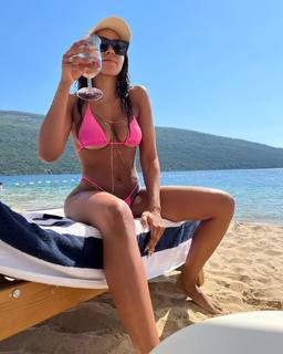 Tinashe feet photo thumbnail
