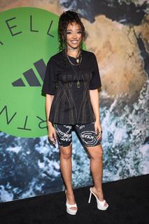 Tinashe feet photo thumbnail
