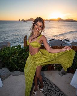 Tinashe feet photo thumbnail