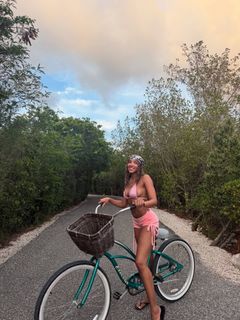 Tinashe feet photo thumbnail