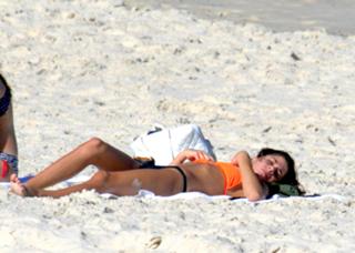 Tini Stoessel feet photo thumbnail