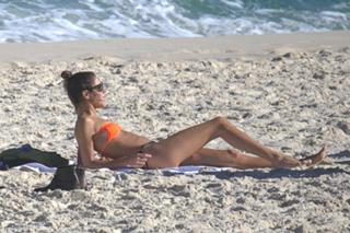 Tini Stoessel feet photo thumbnail