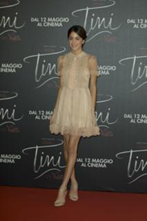 Tini Stoessel feet photo thumbnail