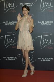 Tini Stoessel feet photo thumbnail