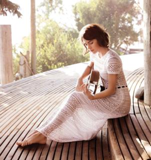 Tini Stoessel feet photo thumbnail