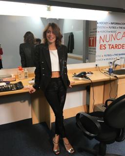 Tini Stoessel feet photo thumbnail